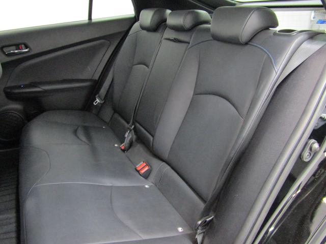 プリウス Ａツーリングセレクション　黒革シート　ブラインドスポットモニター　ヘッドアップディスプレイ　フルエアロ　１７インチＡＷ　９インチナビＢカメラ　ドラレコ　シートヒーター　クリアソナー　パーキングアシスト　セーフティセンスＰＫＧ（19枚目）