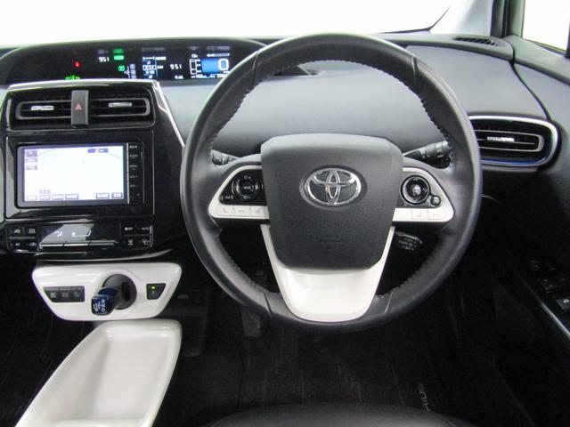 プリウス Aプレミアム ツーリングセレクション 黒革シート ブラインドスポットモニター ヘッドアップディスプレイ フルエアロ 17インチAW ナビBカメラ ブルートゥース AC電源 クリアランスソナー パーキングアシスト セーフティセンスPKG(11枚目)