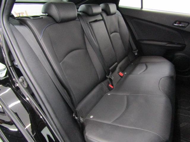 プリウス Aプレミアム ツーリングセレクション 黒革シート ブラインドスポットモニター ヘッドアップディスプレイ フルエアロ 17インチAW ナビBカメラ ブルートゥース AC電源 クリアランスソナー パーキングアシスト セーフティセンスPKG(18枚目)