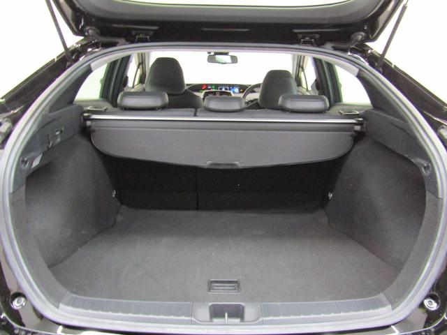 プリウス Ａプレミアム　ツーリングセレクション　後期型　黒革エアシート　フルエアロ　１７インチＡＷ　１１．６インチナビＢカメラ　ＪＢＬサウンド　ドラレコ　ＡＣ電源　リヤトラフィックアラート　ブラインドスポットモニター　ヘッドアップディスプレイ（53枚目）