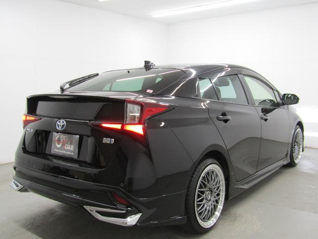 プリウス ＳセーフティプラスＩＩ　新品フルエアロ　新品１９インチＡＷ　新品タイヤ　８インチディスプレイオーディオ　ナビ　３６０全周囲カメラ　ドラレコ　ＡＣ電源　リヤトラフィックアラート　ブラインドスポットモニター　ロードサインアシスト（3枚目）