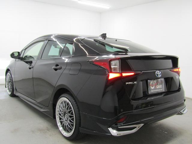 プリウス ＳセーフティプラスＩＩ　新品フルエアロ　新品１９インチＡＷ　新品タイヤ　８インチディスプレイオーディオ　ナビ　３６０全周囲カメラ　ドラレコ　ＡＣ電源　リヤトラフィックアラート　ブラインドスポットモニター　ロードサインアシスト（7枚目）