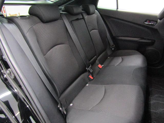 プリウス ＳセーフティプラスＩＩ　新品フルエアロ　新品１９インチＡＷ　新品タイヤ　８インチディスプレイオーディオ　ナビ　３６０全周囲カメラ　ドラレコ　ＡＣ電源　リヤトラフィックアラート　ブラインドスポットモニター　ロードサインアシスト（18枚目）