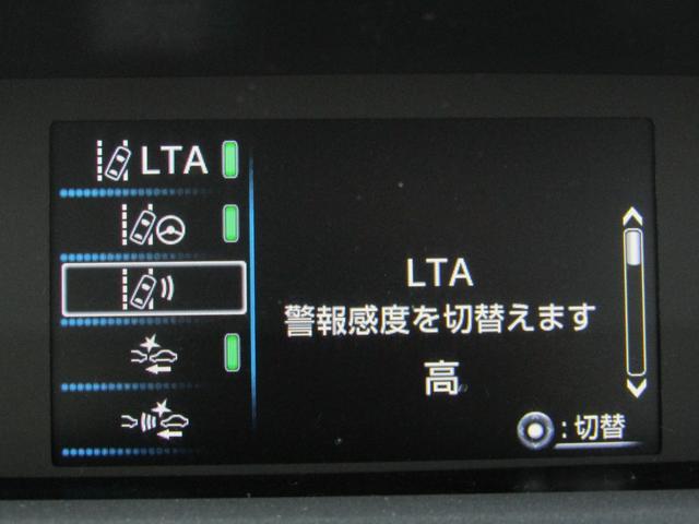 プリウス ＳセーフティプラスＩＩ　新品フルエアロ　新品１９インチＡＷ　新品タイヤ　８インチディスプレイオーディオ　ナビ　３６０全周囲カメラ　ドラレコ　ＡＣ電源　リヤトラフィックアラート　ブラインドスポットモニター　ロードサインアシスト（22枚目）