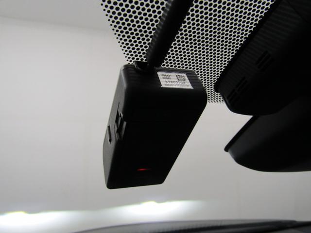 プリウス ＳセーフティプラスＩＩ　新品フルエアロ　新品１９インチＡＷ　新品タイヤ　８インチディスプレイオーディオ　ナビ　３６０全周囲カメラ　ドラレコ　ＡＣ電源　リヤトラフィックアラート　ブラインドスポットモニター　ロードサインアシスト（44枚目）