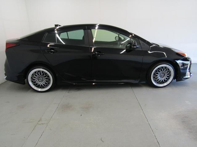 プリウス ＳセーフティプラスＩＩ　新品フルエアロ　新品１９インチＡＷ　新品タイヤ　８インチディスプレイオーディオ　ナビ　３６０全周囲カメラ　ドラレコ　ＡＣ電源　リヤトラフィックアラート　ブラインドスポットモニター　ロードサインアシスト（57枚目）