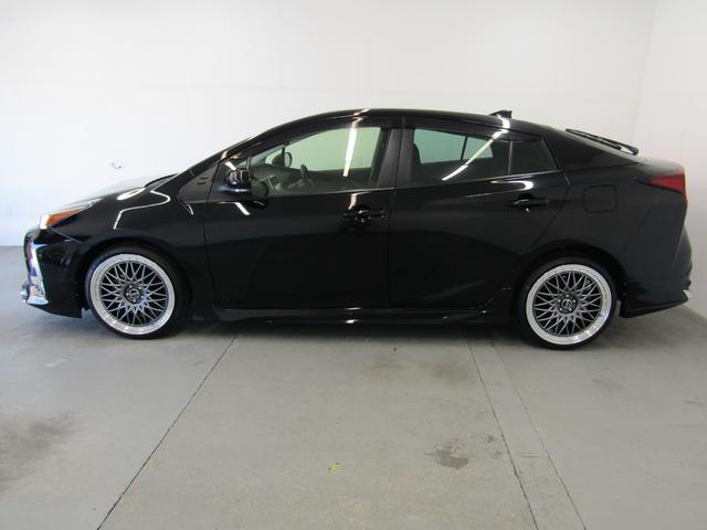 プリウス ＳセーフティプラスＩＩ　新品フルエアロ　新品１９インチＡＷ　新品タイヤ　８インチディスプレイオーディオ　ナビ　３６０全周囲カメラ　ドラレコ　ＡＣ電源　リヤトラフィックアラート　ブラインドスポットモニター　ロードサインアシスト（58枚目）