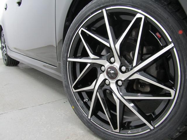 プリウス Ｓ　後期型　新品フルエアロ　新品１８インチＡＷ　新品タイヤ　ＨＩＤヘッドライト　フォグランプ　ナビ　ブルートゥース　ドラレコ　地デジ　ＥＴＣ　スマートキー（5枚目）