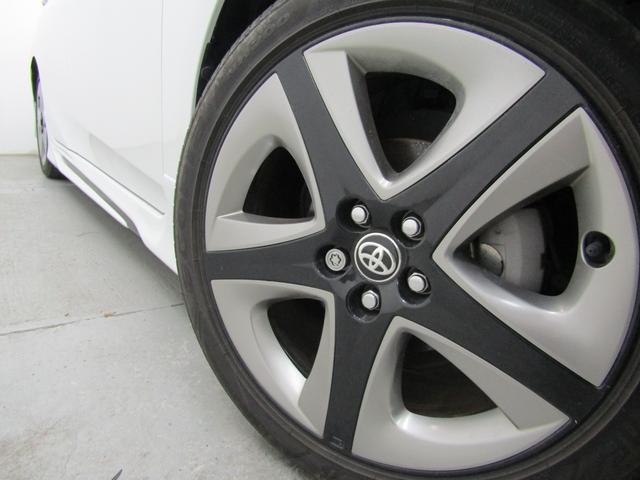 プリウス Ａツーリングセレクション　後期型　黒革シート　フルエアロ　１７インチＡＷ　９インチナビＢカメラ　ドラレコ　シートヒーター　リヤトラフィックアラート　ブラインドスポットモニター　ヘッドアップディスプレイ　セーフティセンスＰＫＧ（5枚目）