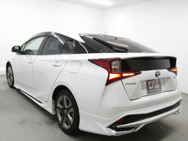 プリウス Ａツーリングセレクション　後期型　黒革シート　フルエアロ　１７インチＡＷ　９インチナビＢカメラ　ドラレコ　シートヒーター　リヤトラフィックアラート　ブラインドスポットモニター　ヘッドアップディスプレイ　セーフティセンスＰＫＧ（7枚目）