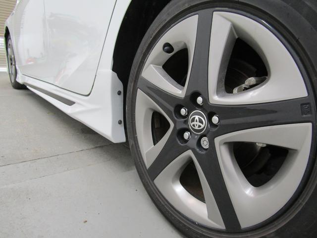 プリウス Ａツーリングセレクション　後期型　黒革シート　フルエアロ　１７インチＡＷ　９インチナビＢカメラ　ドラレコ　シートヒーター　リヤトラフィックアラート　ブラインドスポットモニター　ヘッドアップディスプレイ　セーフティセンスＰＫＧ（8枚目）