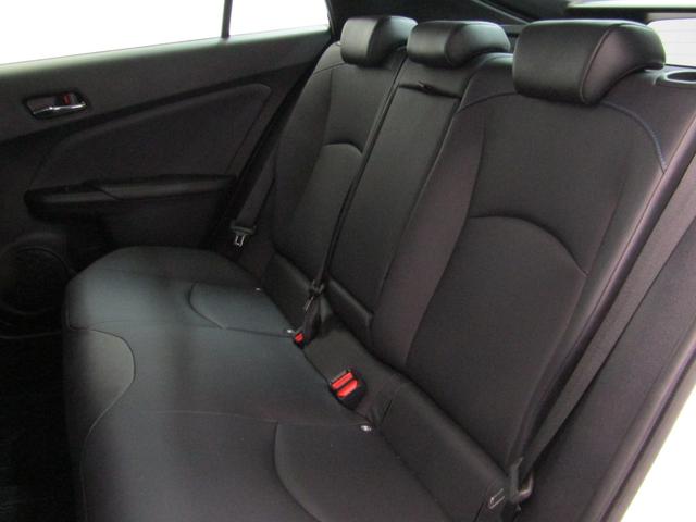 プリウス Ａツーリングセレクション　後期型　黒革シート　フルエアロ　１７インチＡＷ　９インチナビＢカメラ　ドラレコ　シートヒーター　リヤトラフィックアラート　ブラインドスポットモニター　ヘッドアップディスプレイ　セーフティセンスＰＫＧ（19枚目）