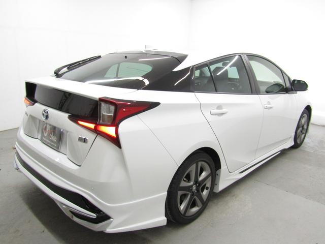 プリウス Ｓツーリングセレクション　黒革シート　フルエアロ　１７インチＡＷ　８インチディスプレイオーディオ　ナビＢカメラ　ＡＣ電源　先行車発進通知　ロードサインアシスト　セーフティセンスＰＫＧ　クリアランスソナー　パーキングアシスト（3枚目）