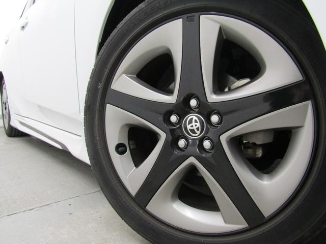 プリウス Ｓツーリングセレクション　黒革シート　フルエアロ　１７インチＡＷ　８インチディスプレイオーディオ　ナビＢカメラ　ＡＣ電源　先行車発進通知　ロードサインアシスト　セーフティセンスＰＫＧ　クリアランスソナー　パーキングアシスト（5枚目）