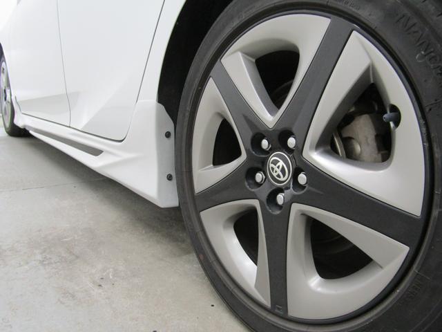 プリウス Ｓツーリングセレクション　黒革シート　フルエアロ　１７インチＡＷ　８インチディスプレイオーディオ　ナビＢカメラ　ＡＣ電源　先行車発進通知　ロードサインアシスト　セーフティセンスＰＫＧ　クリアランスソナー　パーキングアシスト（8枚目）