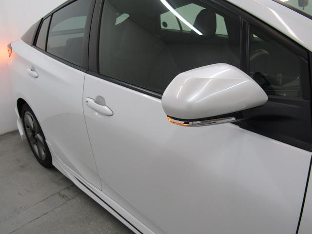 プリウス Ｓツーリングセレクション　黒革シート　フルエアロ　１７インチＡＷ　８インチディスプレイオーディオ　ナビＢカメラ　ＡＣ電源　先行車発進通知　ロードサインアシスト　セーフティセンスＰＫＧ　クリアランスソナー　パーキングアシスト（9枚目）