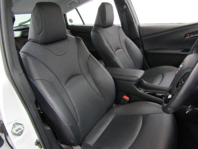 プリウス Ｓツーリングセレクション　黒革シート　フルエアロ　１７インチＡＷ　８インチディスプレイオーディオ　ナビＢカメラ　ＡＣ電源　先行車発進通知　ロードサインアシスト　セーフティセンスＰＫＧ　クリアランスソナー　パーキングアシスト（14枚目）