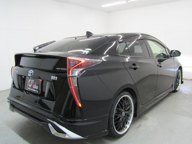 プリウス Ｓツーリングセレクション　黒革シート　セーフティセンスＰＫＧ　新品フルエアロ　新品１９インチＡＷ　新品タイヤ　ナビＢカメラ　ブルートゥース　シートヒーター　レーダークルーズＣ　プリクラッシュセーフティ　レーンキープアシスト（3枚目）