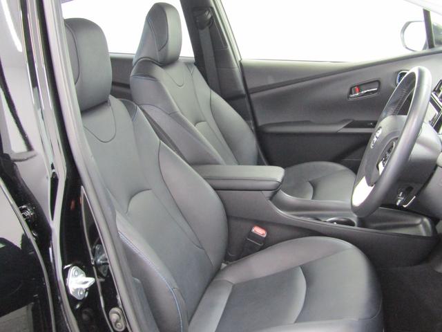 プリウス Ｓツーリングセレクション　黒革シート　セーフティセンスＰＫＧ　新品フルエアロ　新品１９インチＡＷ　新品タイヤ　ナビＢカメラ　ブルートゥース　シートヒーター　レーダークルーズＣ　プリクラッシュセーフティ　レーンキープアシスト（13枚目）