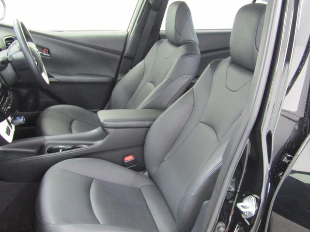 プリウス Ｓツーリングセレクション　黒革シート　セーフティセンスＰＫＧ　新品フルエアロ　新品１９インチＡＷ　新品タイヤ　ナビＢカメラ　ブルートゥース　シートヒーター　レーダークルーズＣ　プリクラッシュセーフティ　レーンキープアシスト（14枚目）