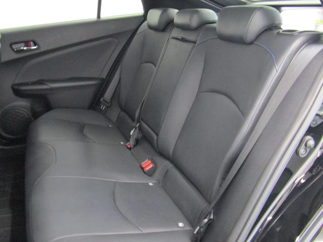 プリウス Ｓツーリングセレクション　黒革シート　セーフティセンスＰＫＧ　新品フルエアロ　新品１９インチＡＷ　新品タイヤ　ナビＢカメラ　ブルートゥース　シートヒーター　レーダークルーズＣ　プリクラッシュセーフティ　レーンキープアシスト（16枚目）