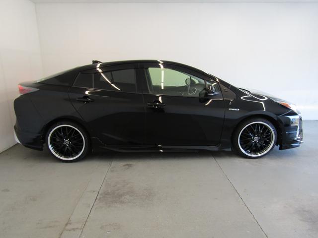 プリウス Ｓツーリングセレクション　黒革シート　セーフティセンスＰＫＧ　新品フルエアロ　新品１９インチＡＷ　新品タイヤ　ナビＢカメラ　ブルートゥース　シートヒーター　レーダークルーズＣ　プリクラッシュセーフティ　レーンキープアシスト（42枚目）