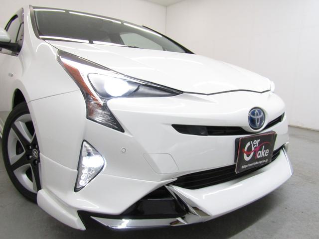 プリウス Aツーリングセレクション 白革シート フルエアロ 17インチAW 9インチナビBカメラ ドライブサポートイルミネーション ドラレコ ブラインドスポットモニター ヘッドアップディスプレイ クリアソナー セーフティセンスPKG(4枚目)