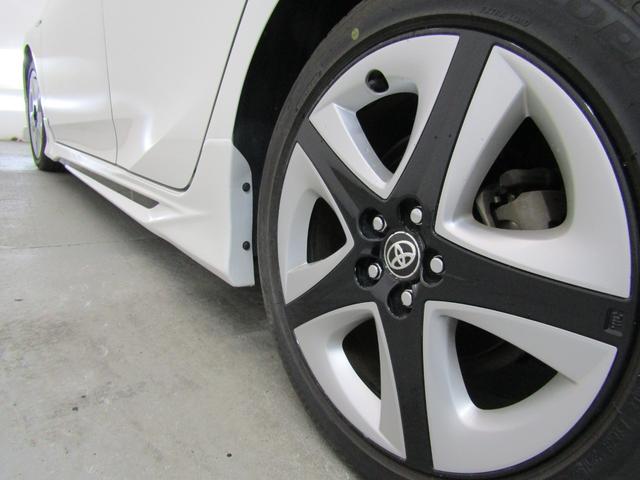 プリウス Aツーリングセレクション 白革シート フルエアロ 17インチAW 9インチナビBカメラ ドライブサポートイルミネーション ドラレコ ブラインドスポットモニター ヘッドアップディスプレイ クリアソナー セーフティセンスPKG(8枚目)