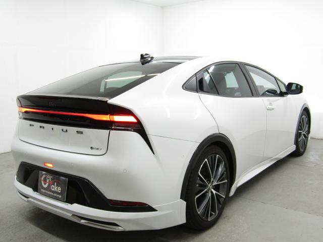 プリウス Ｚ　パノラマルーフ　黒革エアシート　モデリスタフルエアロ　１９インチＡＷ　１２．３インチナビ　ディスプレイオーディオ　３６０カメラ　置くだけ充電　ドラレコ　ＡＣ電源　パワーバックドア　ミラキャスト（3枚目）