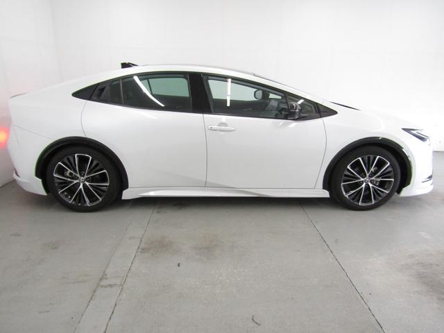 プリウス Ｚ　パノラマルーフ　黒革エアシート　モデリスタフルエアロ　１９インチＡＷ　１２．３インチナビ　ディスプレイオーディオ　３６０カメラ　置くだけ充電　ドラレコ　ＡＣ電源　パワーバックドア　ミラキャスト（55枚目）