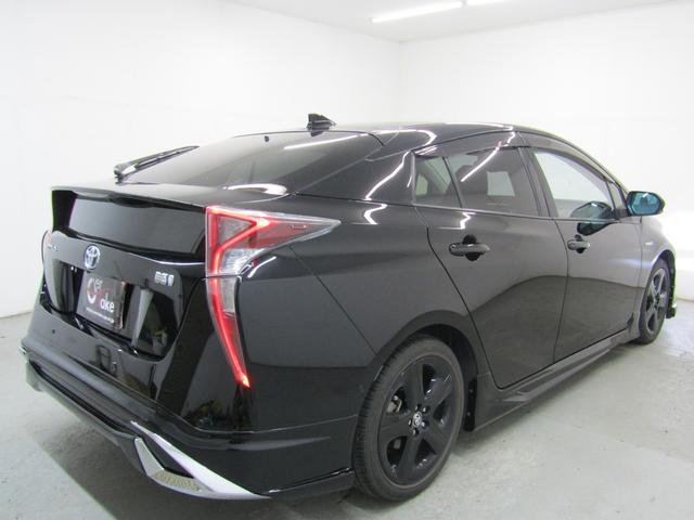 プリウス Ａプレミアム　黒革シート　フルエアロ　１７インチＡＷ　９インチナビＢカメラ　ＡＣ電源　シートヒーター　ブラインドスポットモニター　ヘッドアップディスプレイ　クリアソナー　パーキングアシスト　セーフティセンスＰＫＧ（3枚目）