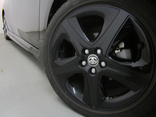 プリウス Ａプレミアム　黒革シート　フルエアロ　１７インチＡＷ　９インチナビＢカメラ　ＡＣ電源　シートヒーター　ブラインドスポットモニター　ヘッドアップディスプレイ　クリアソナー　パーキングアシスト　セーフティセンスＰＫＧ（5枚目）