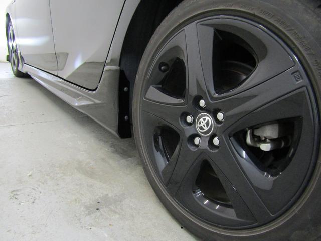 プリウス Ａプレミアム　黒革シート　フルエアロ　１７インチＡＷ　９インチナビＢカメラ　ＡＣ電源　シートヒーター　ブラインドスポットモニター　ヘッドアップディスプレイ　クリアソナー　パーキングアシスト　セーフティセンスＰＫＧ（8枚目）