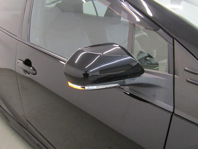 プリウス Ａプレミアム　黒革シート　フルエアロ　１７インチＡＷ　９インチナビＢカメラ　ＡＣ電源　シートヒーター　ブラインドスポットモニター　ヘッドアップディスプレイ　クリアソナー　パーキングアシスト　セーフティセンスＰＫＧ（9枚目）