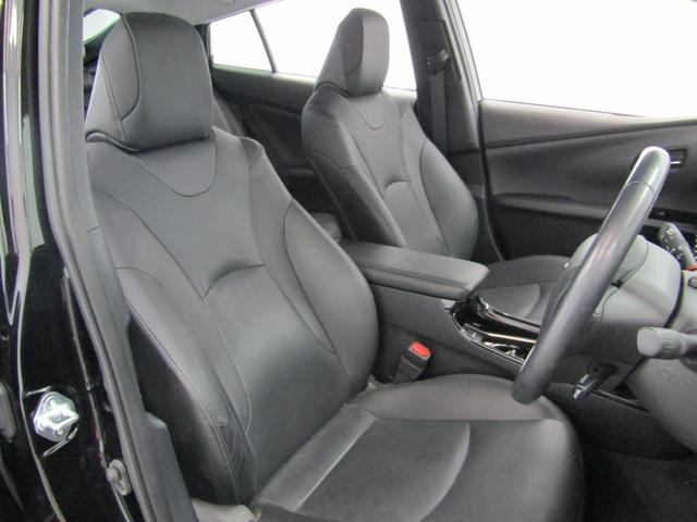 プリウス Ｓツーリングセレクション　黒革シート　セーフティセンスＰＫＧ　新品フルエアロ　新品１９インチＡＷ　新品タイヤ　ナビＢカメラ　ブルートゥース　シートヒーター　レーダークルーズＣ　プリクラッシュセーフティ　レーンキープアシスト（13枚目）