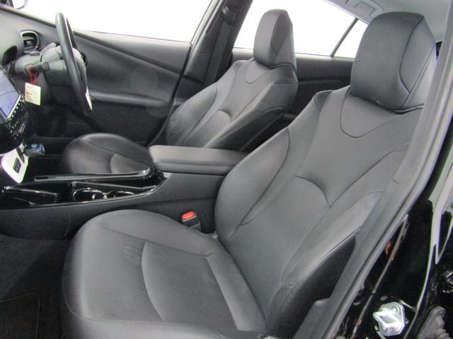 プリウス Ｓツーリングセレクション　黒革シート　セーフティセンスＰＫＧ　新品フルエアロ　新品１９インチＡＷ　新品タイヤ　ナビＢカメラ　ブルートゥース　シートヒーター　レーダークルーズＣ　プリクラッシュセーフティ　レーンキープアシスト（14枚目）