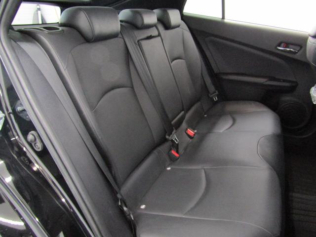 プリウス Ｓツーリングセレクション　黒革シート　セーフティセンスＰＫＧ　新品フルエアロ　新品１９インチＡＷ　新品タイヤ　ナビＢカメラ　ブルートゥース　シートヒーター　レーダークルーズＣ　プリクラッシュセーフティ　レーンキープアシスト（15枚目）