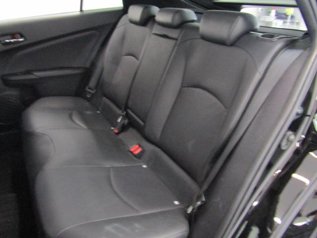 プリウス Ｓツーリングセレクション　黒革シート　セーフティセンスＰＫＧ　新品フルエアロ　新品１９インチＡＷ　新品タイヤ　ナビＢカメラ　ブルートゥース　シートヒーター　レーダークルーズＣ　プリクラッシュセーフティ　レーンキープアシスト（16枚目）