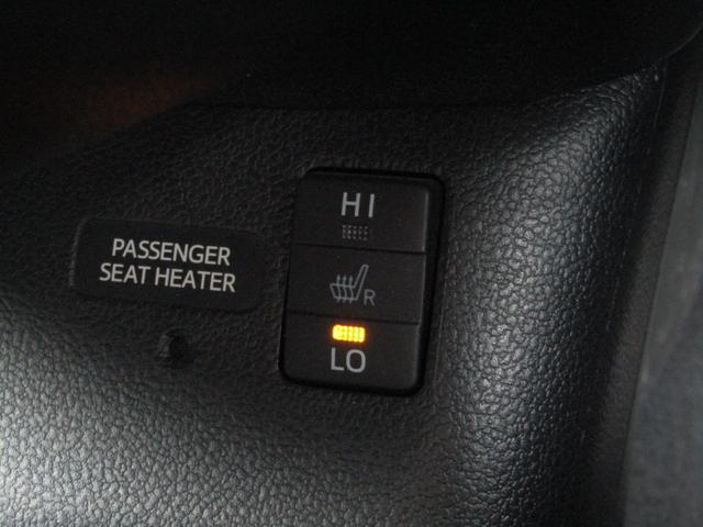 プリウス Ｓツーリングセレクション　黒革シート　セーフティセンスＰＫＧ　新品フルエアロ　新品１９インチＡＷ　新品タイヤ　ナビＢカメラ　ブルートゥース　シートヒーター　レーダークルーズＣ　プリクラッシュセーフティ　レーンキープアシスト（31枚目）