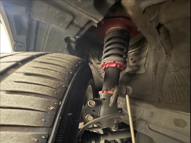 プリウス Ｓ　セーフティセンスＰＫＧ　フルエアロ　車高調　１８インチＡＷ　黒本革調シート　ナビＢカメラ　ブルートゥース　ドラレコ　レーダークルーズＣ　プリクラッシュセーフティシステム　レーンキープアシスト（6枚目）