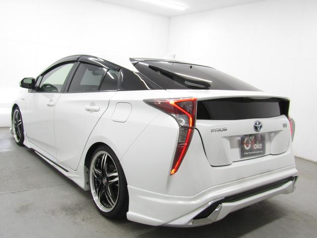 プリウス Ｓ　セーフティセンスＰＫＧ　フルエアロ　車高調　１８インチＡＷ　黒本革調シート　ナビＢカメラ　ブルートゥース　ドラレコ　レーダークルーズＣ　プリクラッシュセーフティシステム　レーンキープアシスト（8枚目）