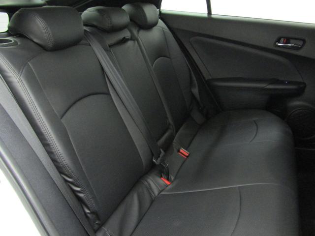 プリウス Ｓ　セーフティセンスＰＫＧ　フルエアロ　車高調　１８インチＡＷ　黒本革調シート　ナビＢカメラ　ブルートゥース　ドラレコ　レーダークルーズＣ　プリクラッシュセーフティシステム　レーンキープアシスト（16枚目）