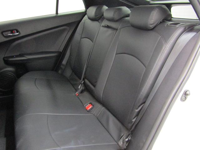 プリウス Ｓ　セーフティセンスＰＫＧ　フルエアロ　車高調　１８インチＡＷ　黒本革調シート　ナビＢカメラ　ブルートゥース　ドラレコ　レーダークルーズＣ　プリクラッシュセーフティシステム　レーンキープアシスト（17枚目）