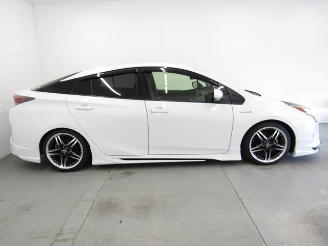 プリウス Ｓ　セーフティセンスＰＫＧ　フルエアロ　車高調　１８インチＡＷ　黒本革調シート　ナビＢカメラ　ブルートゥース　ドラレコ　レーダークルーズＣ　プリクラッシュセーフティシステム　レーンキープアシスト（42枚目）