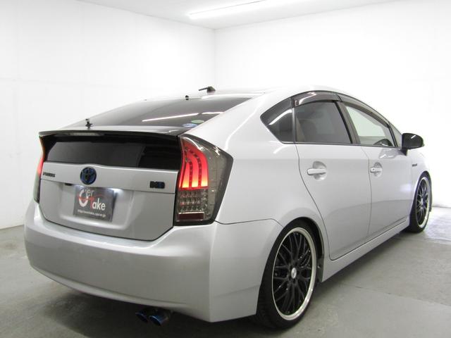 プリウス Ｇ　後期　黒半革シート　車高調　１９インチＡＷ　ＬＥＤテールランプ　ＬＥＤデイライト　ＨＩＤヘッドライト　ＬＥＤフォグ　８インチナビＢカメラ　コンビハンドル　オートクルーズＣ　タッチトレーサーディスプレイ（3枚目）