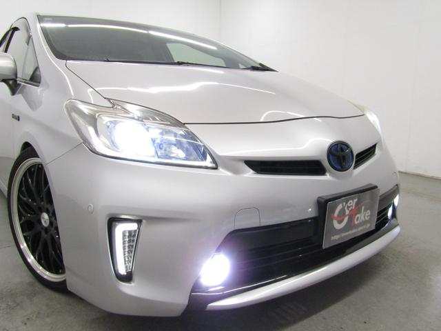 プリウス Ｇ　後期　黒半革シート　車高調　１９インチＡＷ　ＬＥＤテールランプ　ＬＥＤデイライト　ＨＩＤヘッドライト　ＬＥＤフォグ　８インチナビＢカメラ　コンビハンドル　オートクルーズＣ　タッチトレーサーディスプレイ（4枚目）