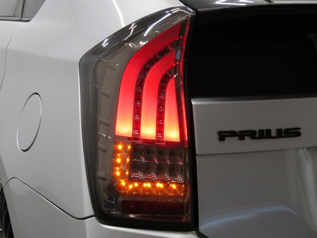 プリウス Ｇ　後期　黒半革シート　車高調　１９インチＡＷ　ＬＥＤテールランプ　ＬＥＤデイライト　ＨＩＤヘッドライト　ＬＥＤフォグ　８インチナビＢカメラ　コンビハンドル　オートクルーズＣ　タッチトレーサーディスプレイ（9枚目）