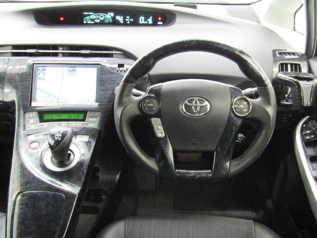 プリウス Ｇ　後期　黒半革シート　車高調　１９インチＡＷ　ＬＥＤテールランプ　ＬＥＤデイライト　ＨＩＤヘッドライト　ＬＥＤフォグ　８インチナビＢカメラ　コンビハンドル　オートクルーズＣ　タッチトレーサーディスプレイ（12枚目）