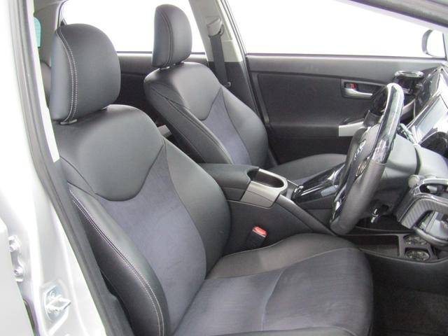 プリウス Ｇ　後期　黒半革シート　車高調　１９インチＡＷ　ＬＥＤテールランプ　ＬＥＤデイライト　ＨＩＤヘッドライト　ＬＥＤフォグ　８インチナビＢカメラ　コンビハンドル　オートクルーズＣ　タッチトレーサーディスプレイ（14枚目）