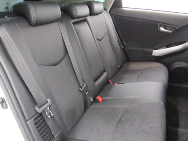 プリウス Ｇ　後期　黒半革シート　車高調　１９インチＡＷ　ＬＥＤテールランプ　ＬＥＤデイライト　ＨＩＤヘッドライト　ＬＥＤフォグ　８インチナビＢカメラ　コンビハンドル　オートクルーズＣ　タッチトレーサーディスプレイ（16枚目）